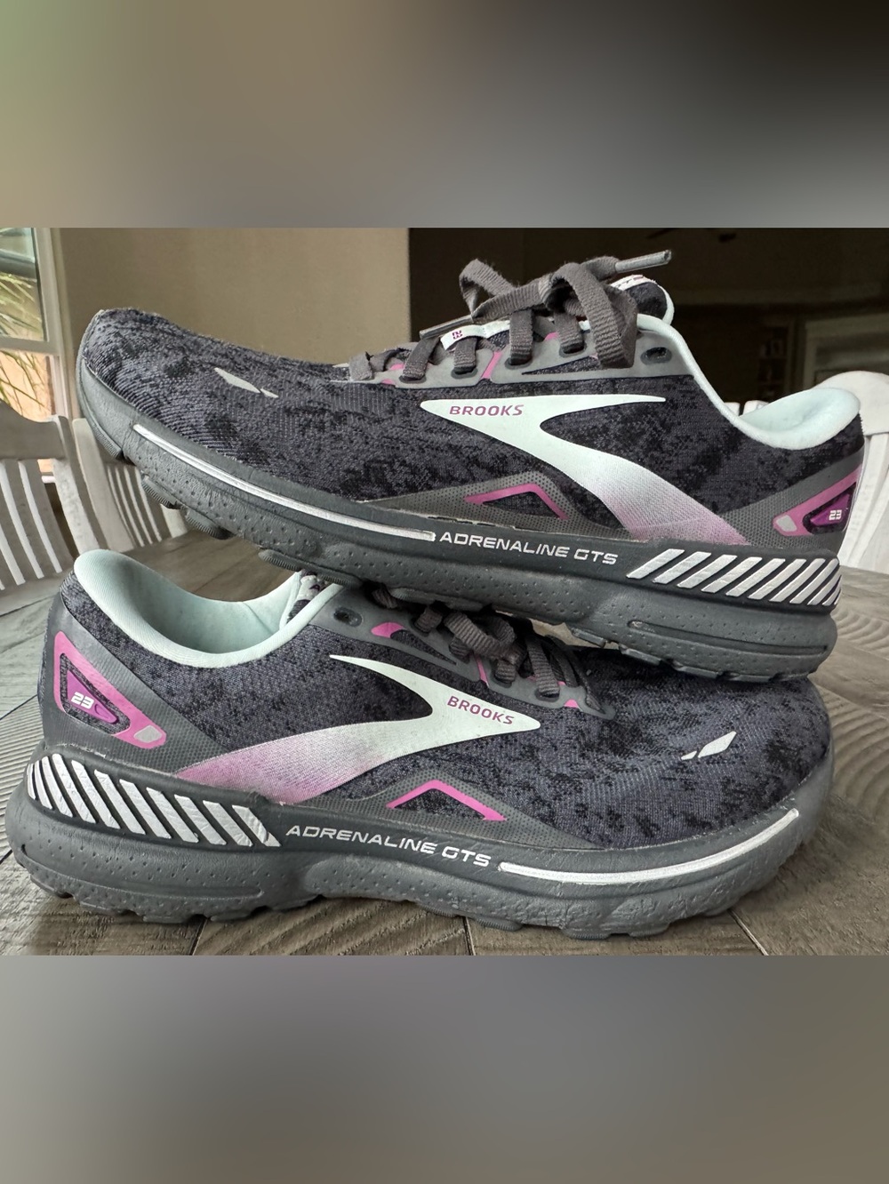 Brooks Adrenaline GTS 23 Running Shoes Women's Size 9.5 (Wide D)